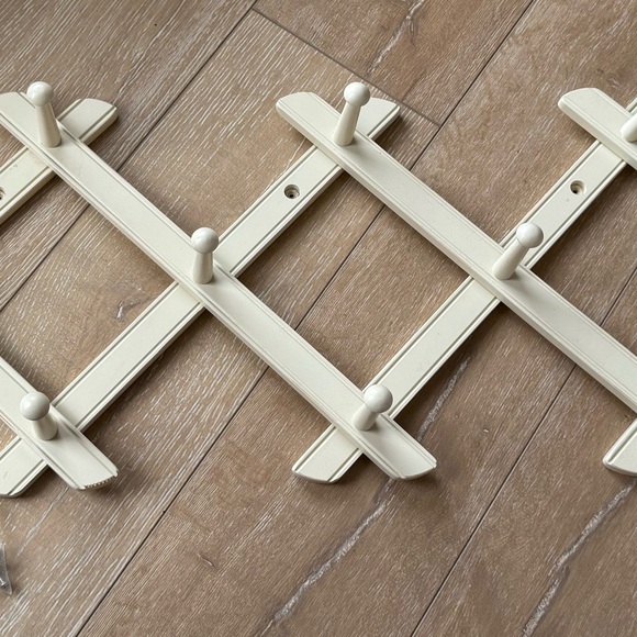 Vintage Accordian Peg Rack - Picture 2 of 5